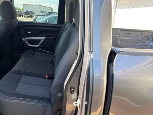 Used 2022 Nissan Titan SV RWD image 10