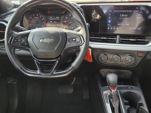 Used 2025 Chevrolet Trax RS w/ Driver Confidence Package FWD image 17