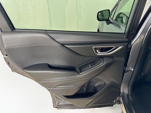 Used 2020 Subaru Forester Premium image 18
