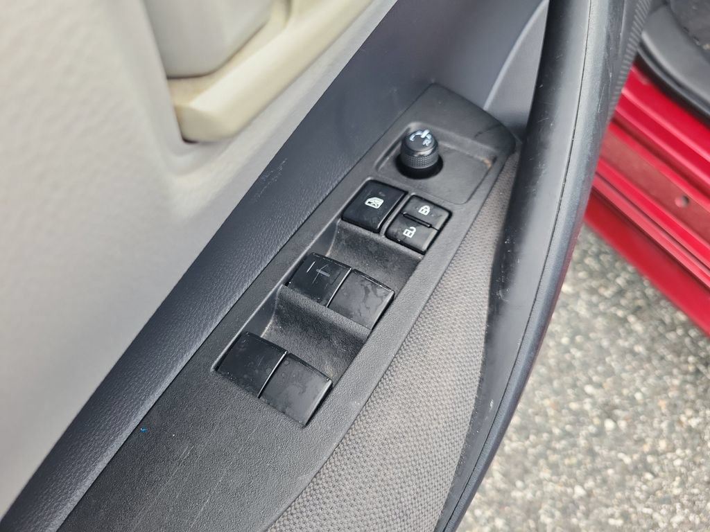 Used 2022 Toyota Corolla LE FWD image 13