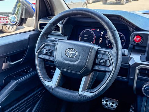 Used 2025 Toyota Tacoma TRD Sport AWD/4WD image 14