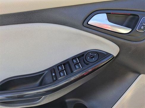 Used 2017 Ford Focus Electric Hatchback image 13