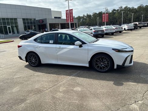 New 2026 Toyota Camry SE FWD image 8