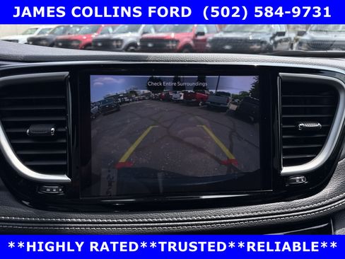 Used 2025 Chrysler Pacifica Select FWD image 17