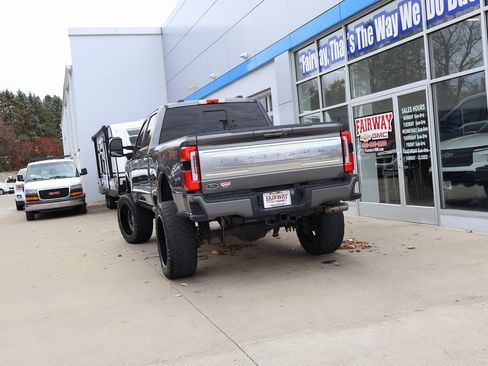 Used 2023 Ford F250 Platinum w/ FX4 Off-Road Package image 43