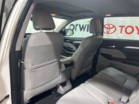 Used 2015 Toyota Highlander XLE image 19