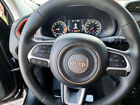 Used 2019 Jeep Renegade Sport image 16