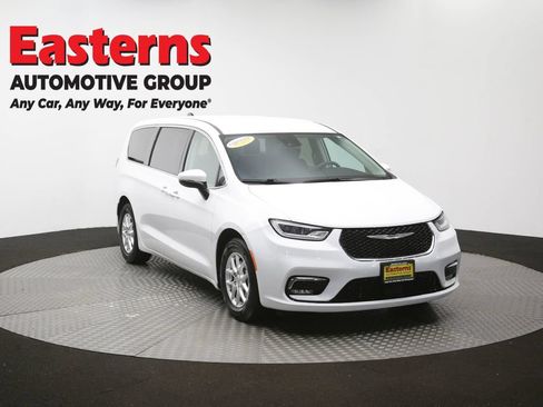 Used 2023 Chrysler Pacifica Touring-L FWD image 50
