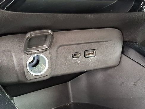 Used 2025 Chevrolet Trax LT FWD image 24
