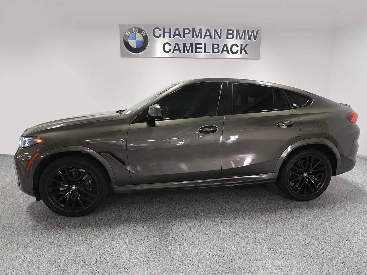 Used 2024 BMW X6 xDrive40i w/ Premium Package AWD/4WD image 3