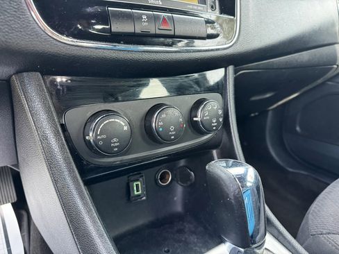 Used 2012 Chrysler 200 Touring image 21