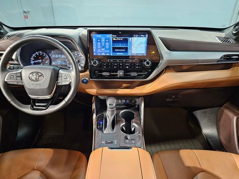 Used 2022 Toyota Highlander Platinum FWD image 10