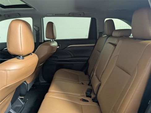 Used 2019 Toyota Highlander Limited image 31