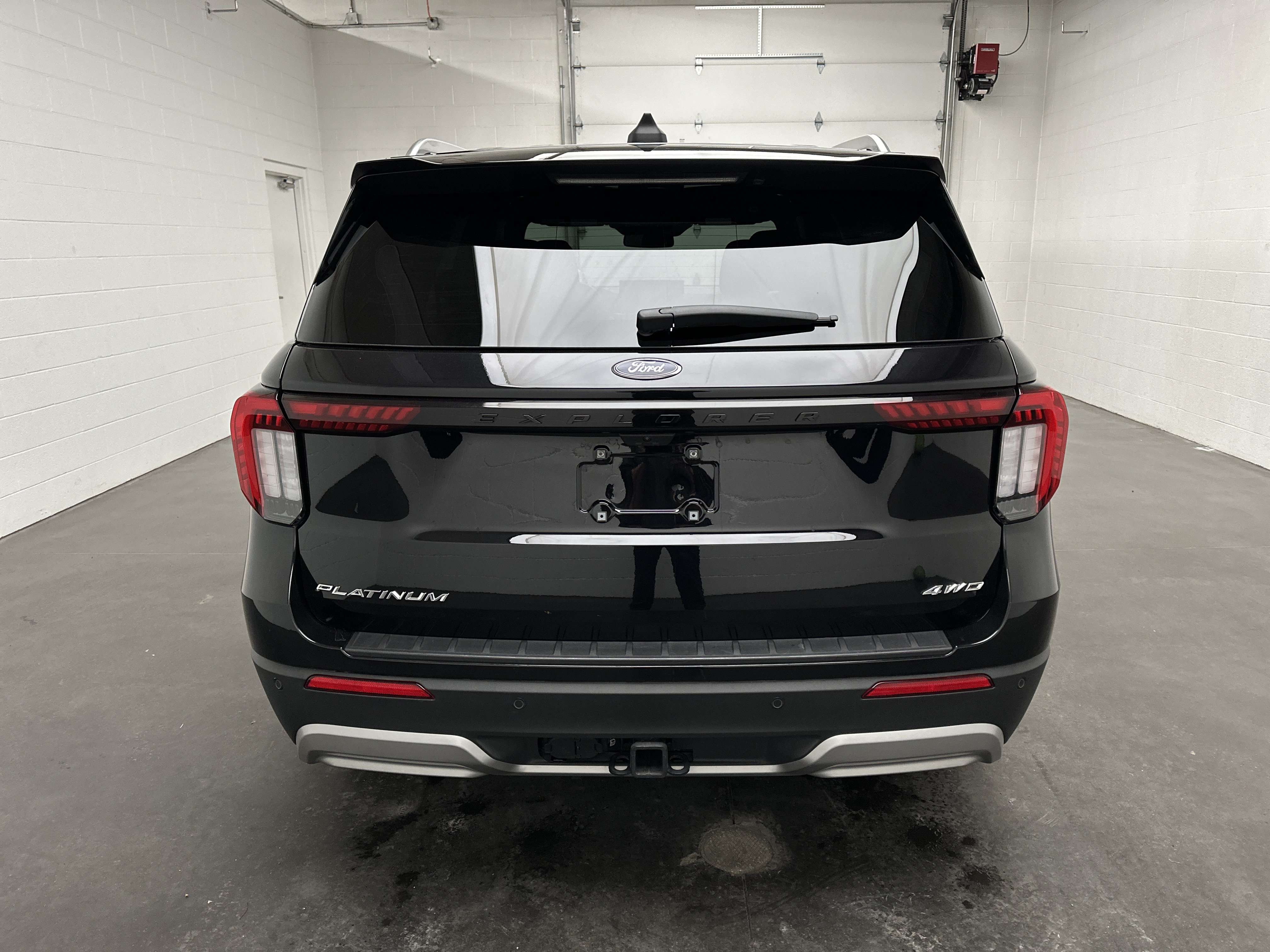 Used 2025 Ford Explorer Platinum w/ LUX Leather Package AWD/4WD image 8