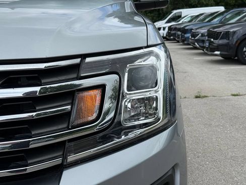 Used 2020 Ford Expedition Max XLT w/ Equipment Group 202A AWD/4WD image 4