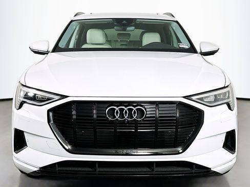 Used 2022 Audi e-tron Premium w/ Convenience Plus Package image 2