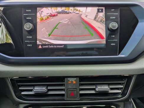 Used 2023 Volkswagen Taos SE w/ Panoramic Sunroof Package image 13