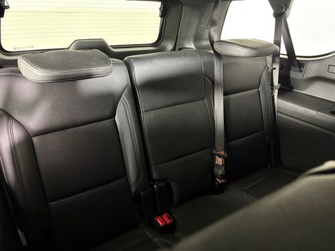 Used 2024 Chevrolet Suburban LT RWD image 22