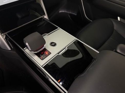 Used 2024 Land Rover Range Rover Long Wheelbase SE image 23