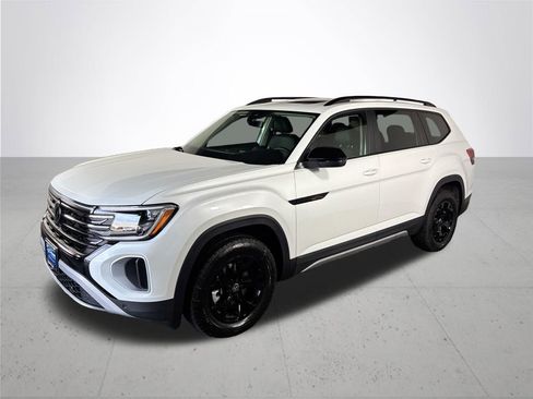 New 2026 Volkswagen Atlas Peak Edition AWD/4WD image 2