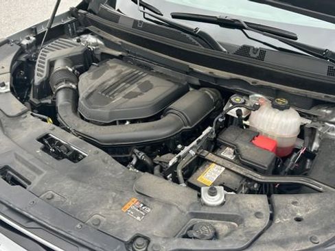 Used 2025 Chevrolet Traverse LT image 58