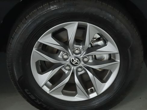 Used 2026 Toyota Sienna LE AWD/4WD image 10