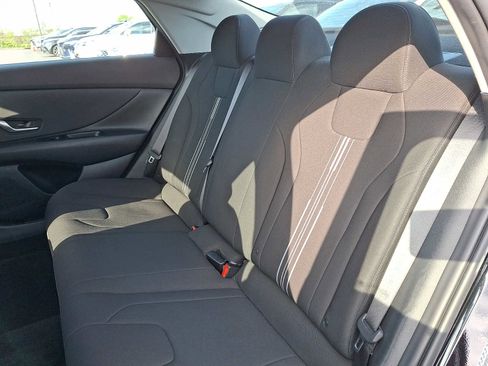 Used 2023 Hyundai Elantra SEL w/ Convenience Package FWD image 8