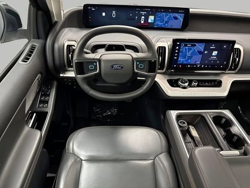 Used 2025 Ford Expedition Max Active AWD/4WD image 13