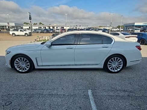 Used 2022 BMW 740i xDrive w/ Premium Package image 4