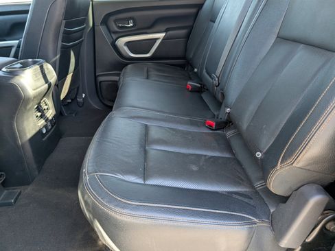 Used 2019 Nissan Titan SV w/ SV Convenience Package image 8