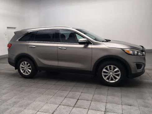 Used 2018 Kia Sorento FWD image 11