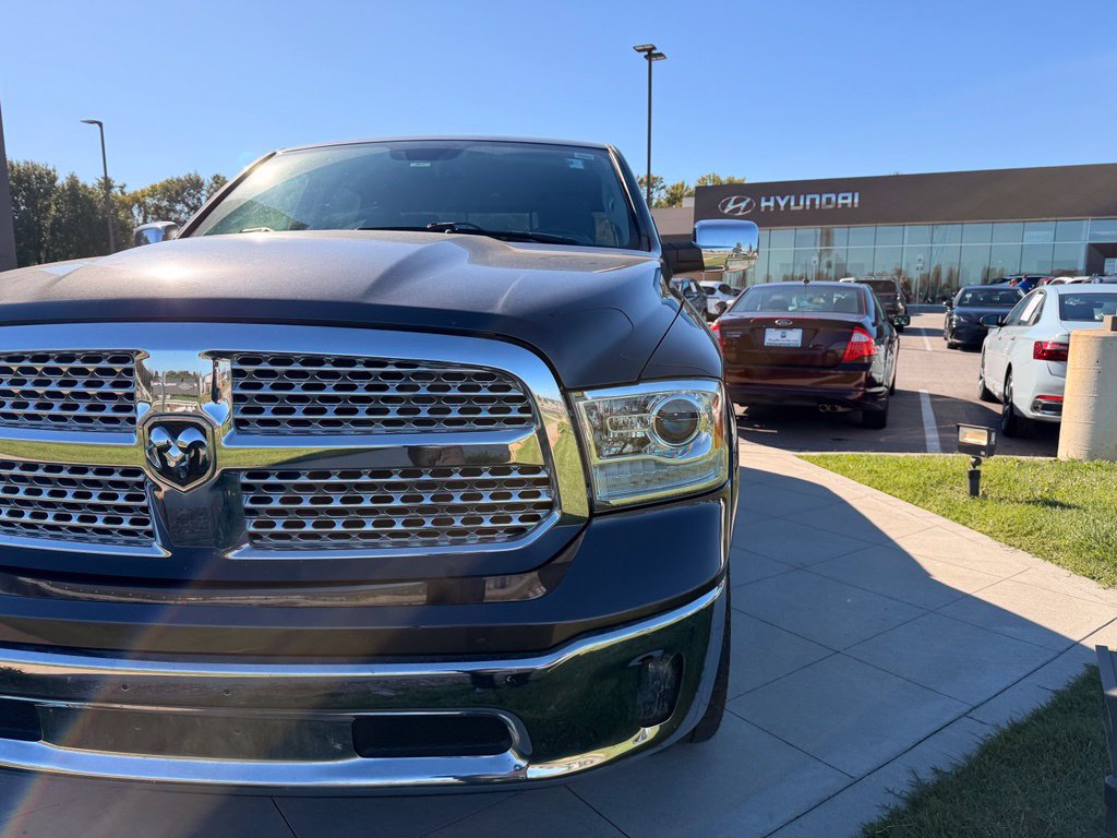 Used 2017 RAM 1500 Laramie AWD/4WD image 12