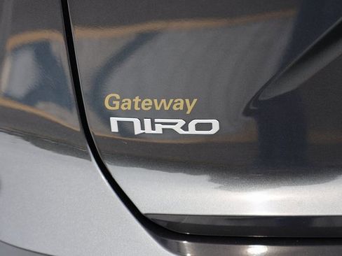 Used 2023 Kia Niro SX Touring image 50
