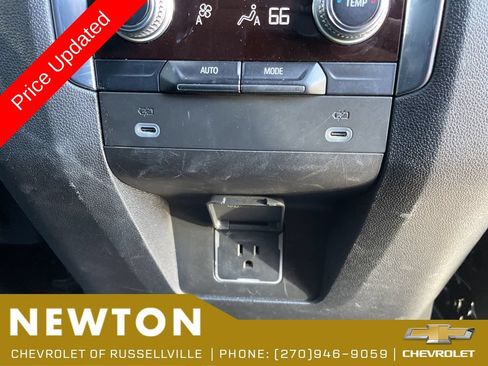 Used 2023 GMC Yukon XL SLT AWD/4WD image 33