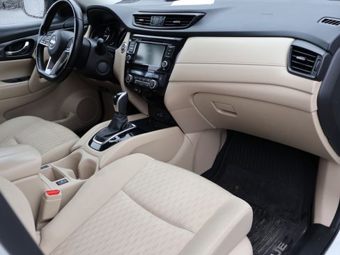 Used 2020 Nissan Rogue SV image 10