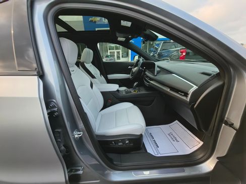Used 2024 Cadillac XT4 Sport AWD/4WD image 13