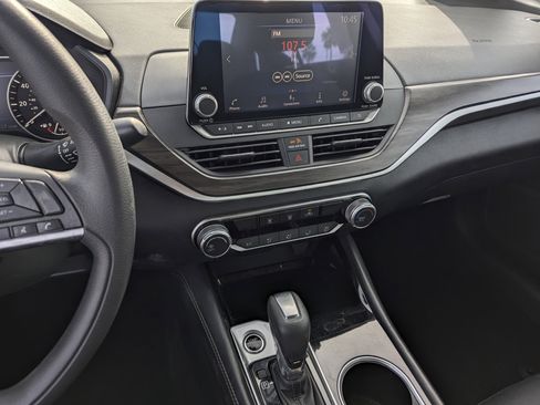 Used 2023 Nissan Altima 2.5 SV image 9