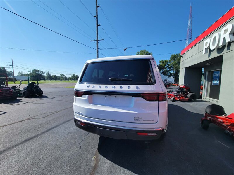 Used 2022 Jeep Wagoneer Series II AWD/4WD image 9