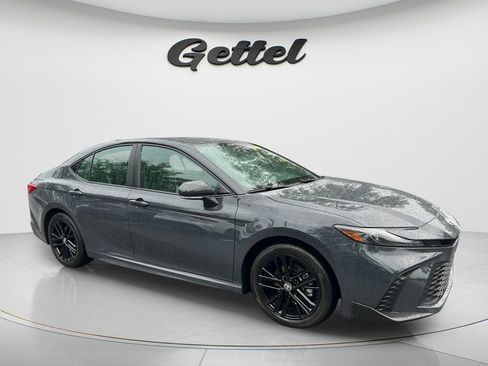 Used 2025 Toyota Camry SE FWD image 3
