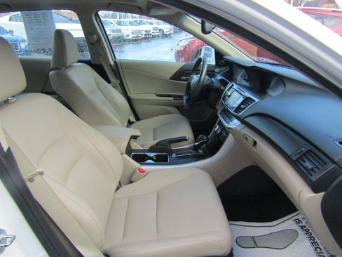 Used 2013 Honda Accord Touring image 28