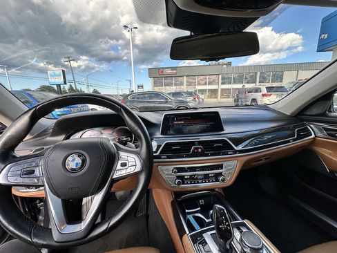 Used 2016 BMW 750i xDrive image 19