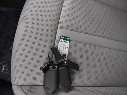 Used 2025 Kia Sorento S image 27