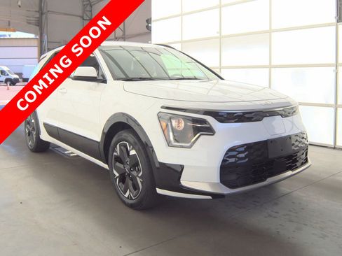 Used 2023 Kia Niro Wind w/ Wind Preserve Package FWD image 3
