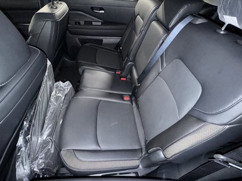 New 2026 Nissan Pathfinder SL image 14