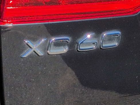 Used 2025 Volvo XC60 T8 Ultra image 12