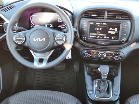 Certified 2025 Kia Soul LX image 26