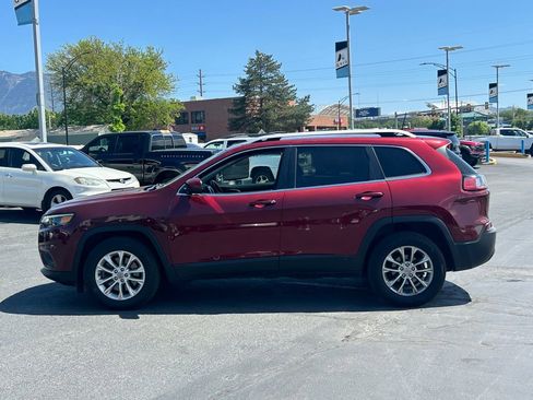 Used 2019 Jeep Cherokee Latitude Plus w/ Comfort/Convenience Group FWD image 8