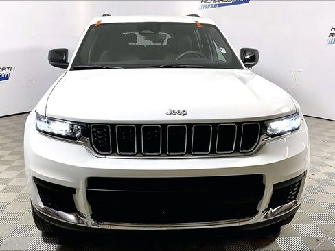 Used 2024 Jeep Grand Cherokee L Laredo w/ Luxury Tech Group I AWD/4WD image 2