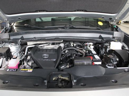 Used 2024 Toyota Grand Highlander AWD image 9