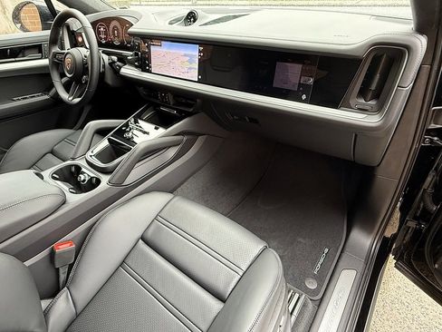 New 2024 Porsche Cayenne Turbo image 19